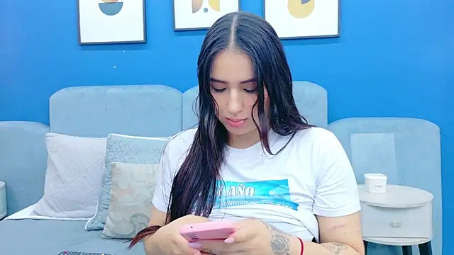 Ashley Evans22 online show from November 5, 2025, 8:31 pm