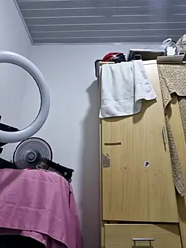 maleja23 online show from October 21, 2025, 2:12 am