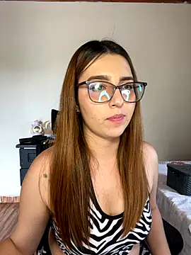 CoraVibes online show from September 22, 2025, 7:38 pm