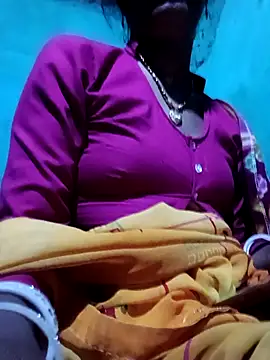 Radha8080 online show from November 7, 2025, 4:07 pm