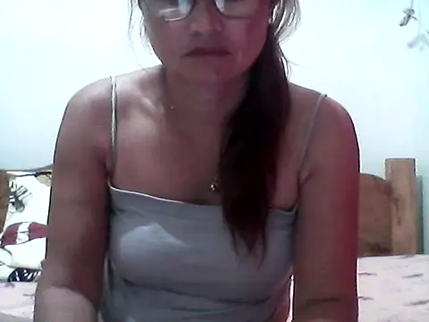 nathalie0045 online show from October 1, 2025, 9:10 pm