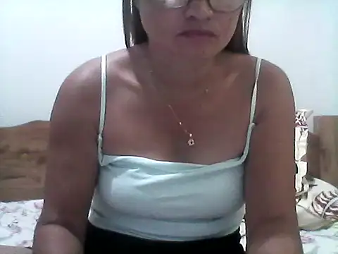 nathalie0045 online show from March 26, 2026, 10:26 pm