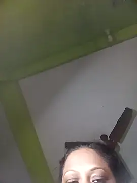 KITTUAAA online show from November 17, 2025, 6:24 pm