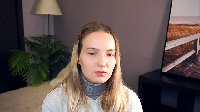 HongTomczak online show from September 20, 2025, 7:42 am