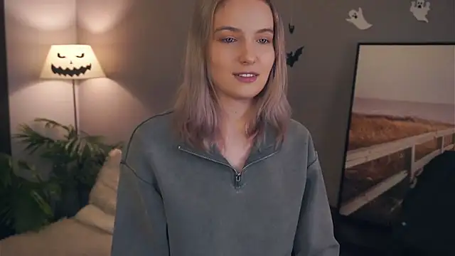 HongTomczak online show from November 12, 2025, 7:31 am