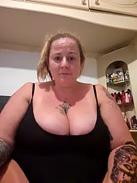 Snapshot of Biggtitz121 chatting on September 10, 2025, 7:36 pm Biggtitz121 online show from September 10, 2025, 7:36 pm