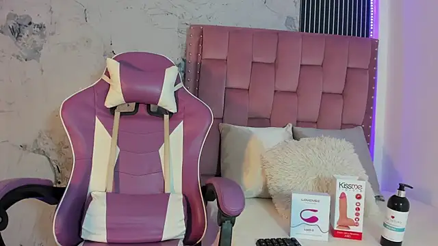 Mia Duarte1 online show from September 23, 2025, 7:28 pm