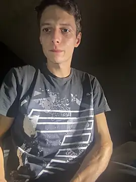 Snapshot of TurOnyou chatting on November 4, 2025, 10:20 pm TurOnyou online show from November 4, 2025, 10:20 pm