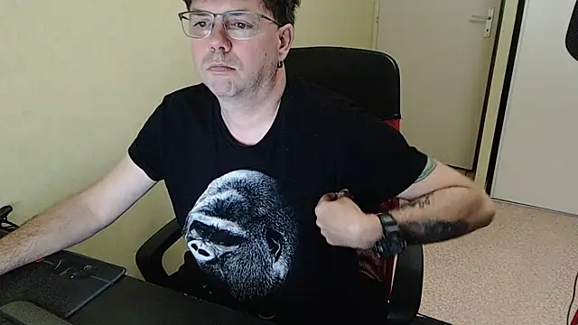 blueandwhite1 online show from March 20, 2026, 10:36 pm