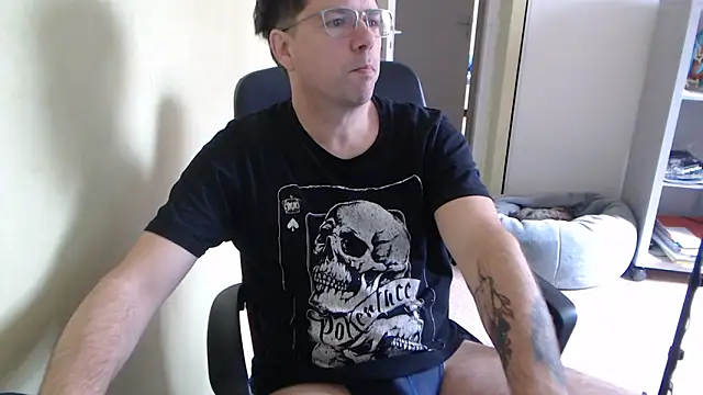 blueandwhite1 online show from May 16, 2026, 7:27 am