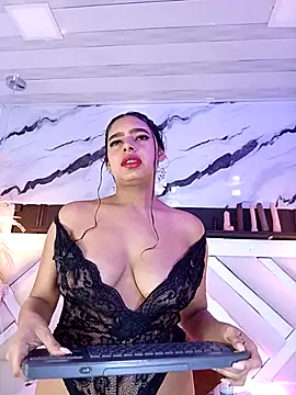 Zoe-Johnson  online show from April 18, 2026, 9:37 pm