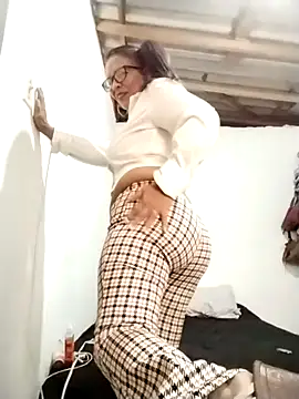 Snapshot of Africa_moont chatting on September 17, 2025, 7:26 pm Africa moont online show from September 17, 2025, 7:26 pm
