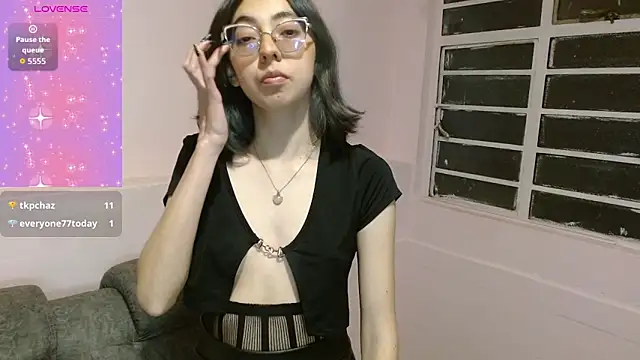 AnnieSparkle online show from November 6, 2025, 11:37 pm