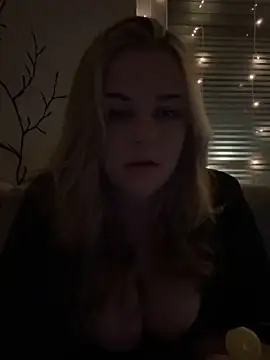 Snapshot of ItsLxsa chatting on October 27, 2025, 11:41 pm ItsLxsa online show from October 27, 2025, 11:41 pm