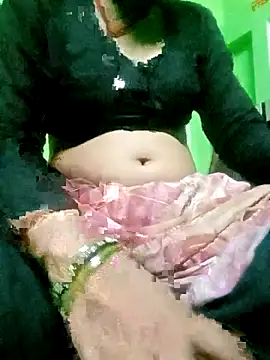Snapshot of Hot_tin74 chatting on May 14, 2026, 4:47 pm Hot tin74 online show from May 14, 2026, 4:47 pm