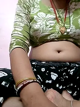 Snapshot of Hot_tin74 chatting on May 19, 2026, 5:52 pm Hot tin74 online show from May 19, 2026, 5:52 pm