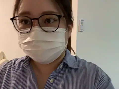 Snapshot of shimera-nohime25 chatting on September 11, 2025, 11:10 am shimera-nohime25 online show from September 11, 2025, 11:10 am