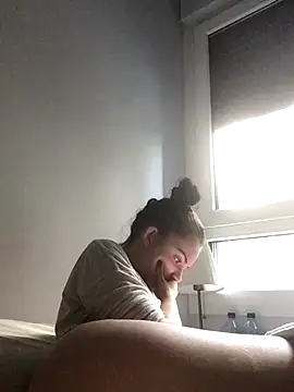 prettylittlefooxy online show from November 16, 2025, 4:01 pm