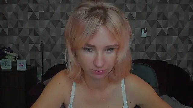 MeryMidnight online show from September 9, 2025, 6:02 am