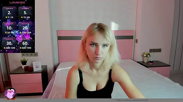 MeryMidnight online show from September 19, 2025, 5:42 am