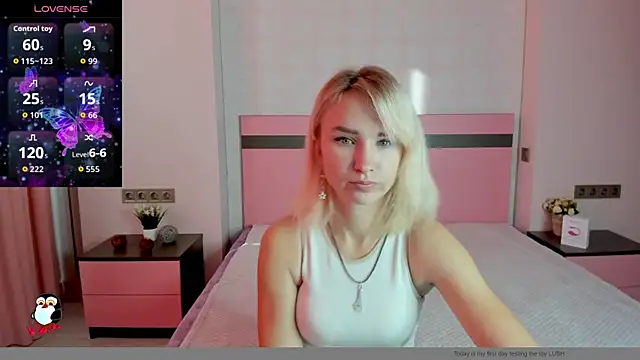 MeryMidnight online show from September 23, 2025, 5:43 am