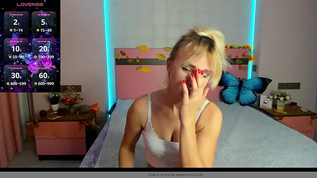 MeryMidnight online show from October 14, 2025, 5:52 am