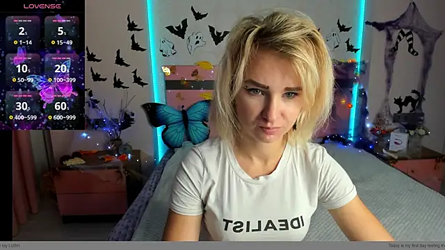 MeryMidnight online show from October 20, 2025, 5:30 am