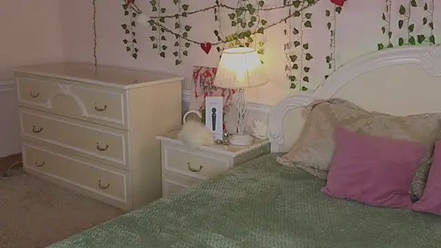 Sonia Meow online show from September 15, 2025, 6:02 am