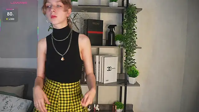 CameliaGlaue online show from October 15, 2025, 11:54 am