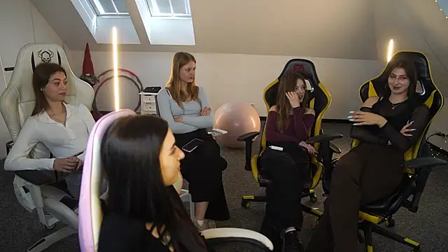 Snapshot of _Lili_054 chatting on October 2, 2025, 10:22 am Lili 054 online show from October 2, 2025, 10:22 am