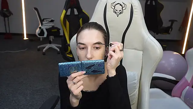 Snapshot of _Lili_054 chatting on October 4, 2025, 10:24 am Lili 054 online show from October 4, 2025, 10:24 am