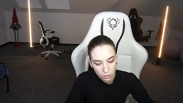 Snapshot of _Lili_054 chatting on October 5, 2025, 2:15 pm Lili 054 online show from October 5, 2025, 2:15 pm