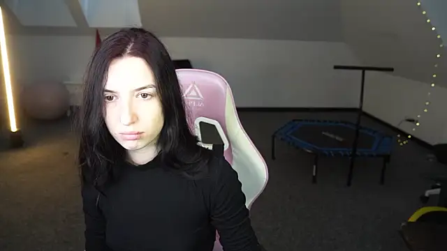 Snapshot of _Lili_054 chatting on October 17, 2025, 10:29 am Lili 054 online show from October 17, 2025, 10:29 am