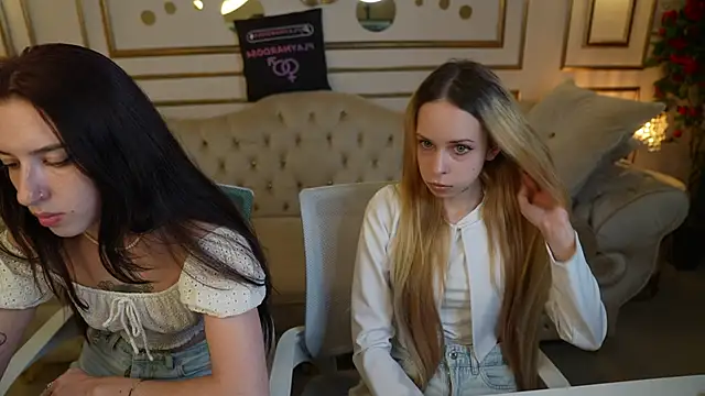 Snapshot of _Lili_054 chatting on October 29, 2025, 11:34 am Lili 054 online show from October 29, 2025, 11:34 am