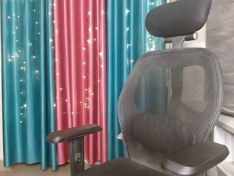 Your candy 47 online show from November 29, 2025, 3:26 pm