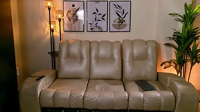 Violeta Foxz online show from November 1, 2025, 7:16 pm