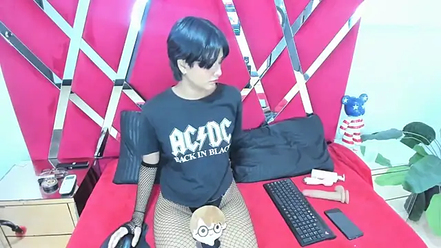 natsumiht online show from September 29, 2025, 5:12 am