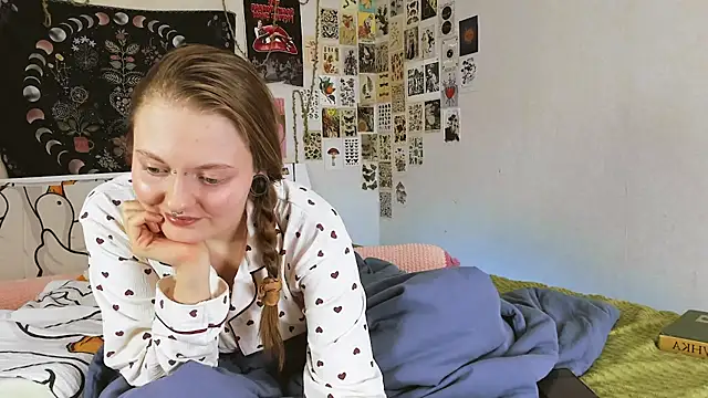 WonderConnie1 online show from September 28, 2025, 2:22 pm