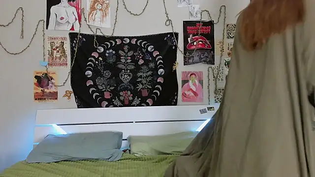 WonderConnie1 online show from November 13, 2025, 12:48 pm