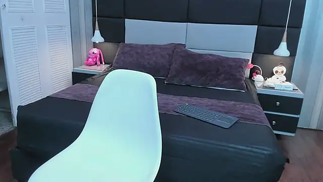 yiyisandoval online show from January 9, 2026, 8:10 pm