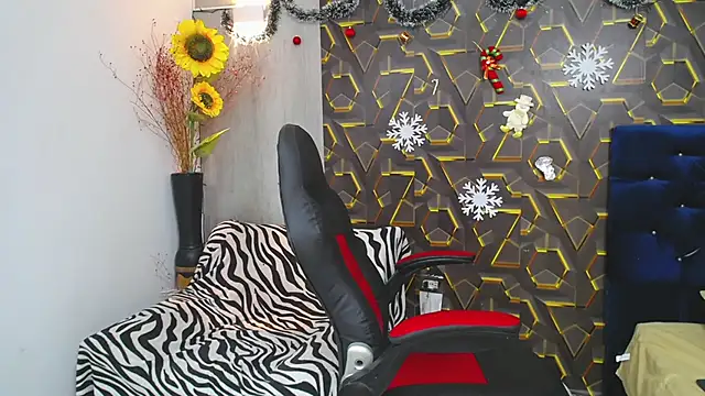 miss leidy  online show from November 27, 2025, 3:30 am