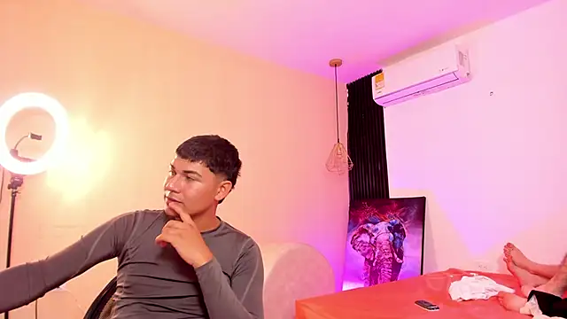 Handsomeboyss19 online show from February 3, 2026, 6:40 am