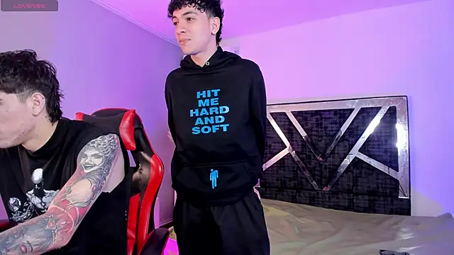 Handsomeboyss19 online show from April 21, 2026, 2:37 am