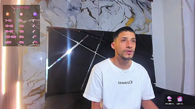 Akame Draco online show from October 15, 2025, 3:39 am