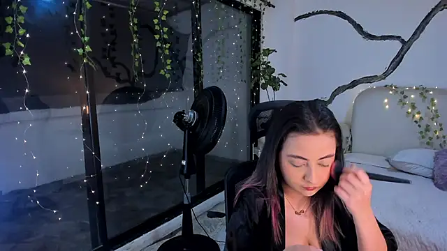 SarahCastro1  online show from November 19, 2025, 5:29 am