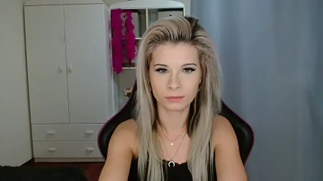 KristineGlow online show from October 28, 2025, 3:58 pm