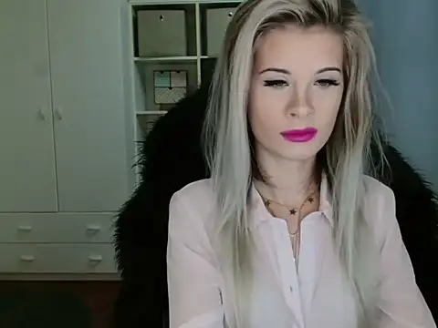 KristineGlow online show from November 7, 2025, 7:30 am