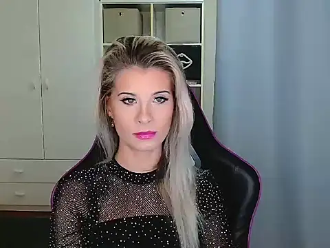 KristineGlow online show from December 5, 2025, 7:17 am