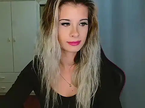 KristineGlow online show from December 15, 2025, 7:18 pm