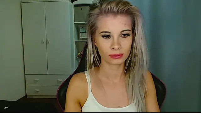 KristineGlow online show from January 14, 2026, 7:19 pm